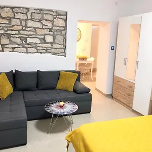 Eni & Dani Apartment Pula