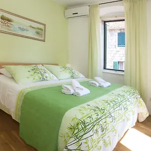 Ann Apartment Split